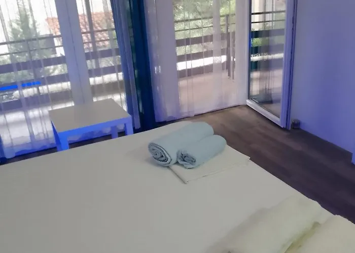 Seline, Pavic Lägenhet